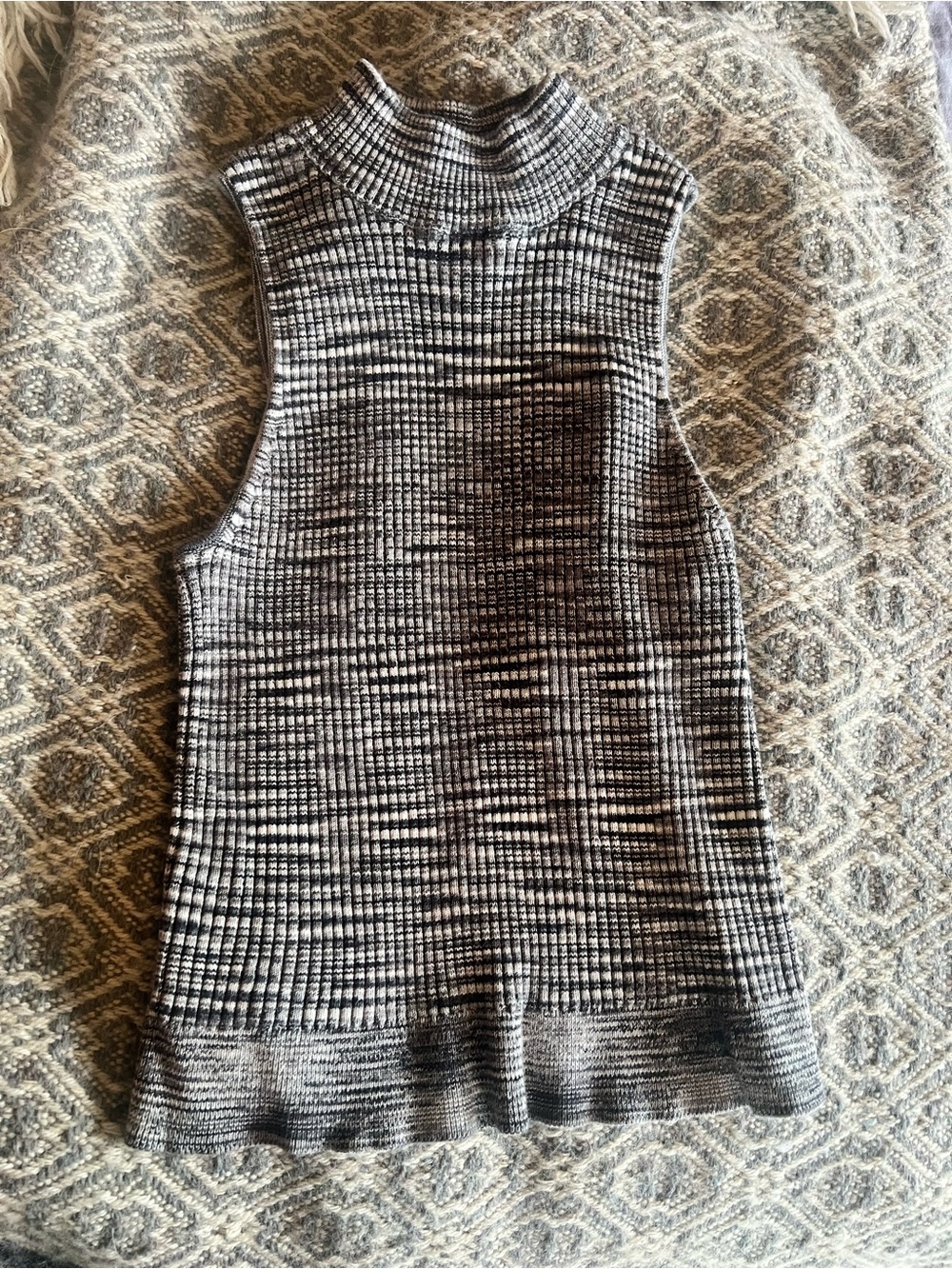 Sun & Shadow Sleeveless Ribbed Mock Neck Knit Top - Black & White Size M